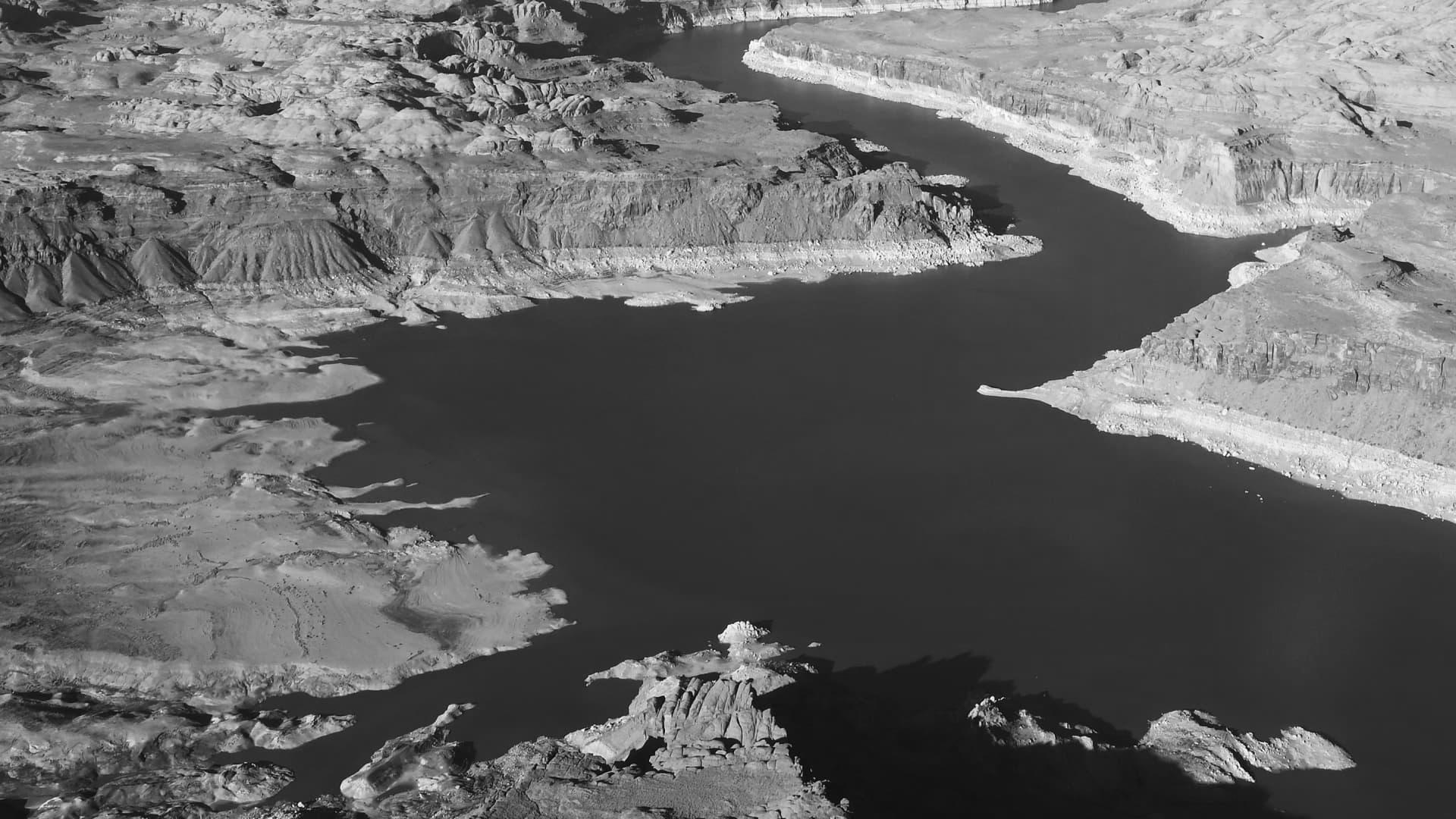 Lake Powell Glen Canyon Dam water launch delayed because of drought